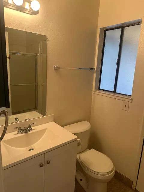 Bath - 557 Morgan St, Manteca, CA 95336 photo 1 of 2