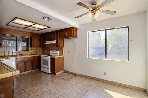 Kitchen - 557 Morgan St, Manteca, CA 95336 photo 1 of 4