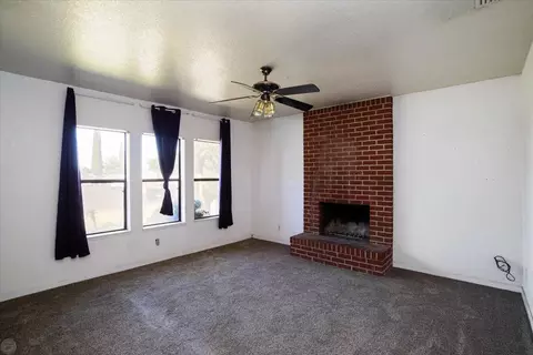 Living - 557 Morgan St, Manteca, CA 95336 photo 3 of 9
