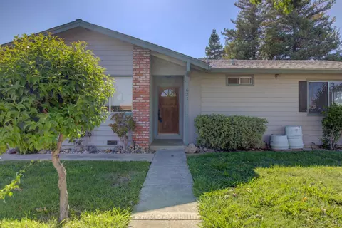 621 Dixie Ln, Ripon, CA 95366 photo 1