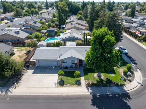 621 Dixie Ln, Ripon, CA 95366 photo 2
