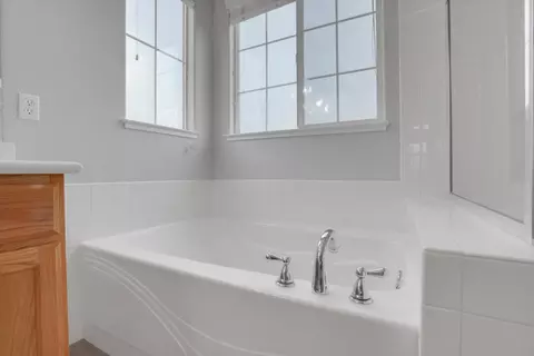 Bath - 901 Saffron Dr, Tracy, CA 95377 photo 6 of 6