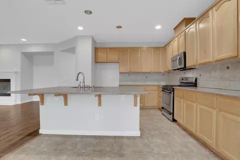 Kitchen - 901 Saffron Dr, Tracy, CA 95377 photo 2 of 6