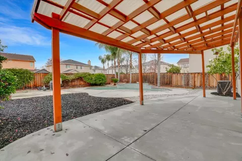 Exterior - 901 Saffron Dr, Tracy, CA 95377 photo 7 of 10