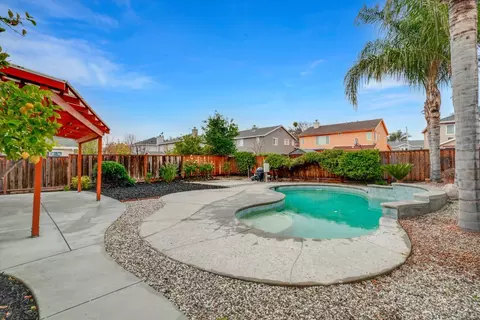 Exterior - 901 Saffron Dr, Tracy, CA 95377 photo 10 of 10