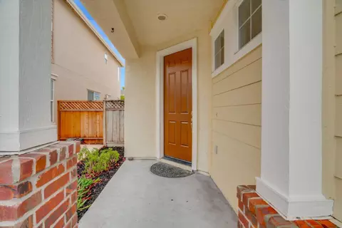 Exterior - 901 Saffron Dr, Tracy, CA 95377 photo 6 of 10