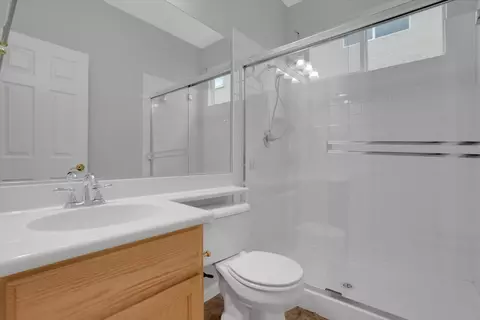 Bath - 901 Saffron Dr, Tracy, CA 95377 photo 1 of 6