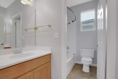 Bath - 901 Saffron Dr, Tracy, CA 95377 photo 2 of 6