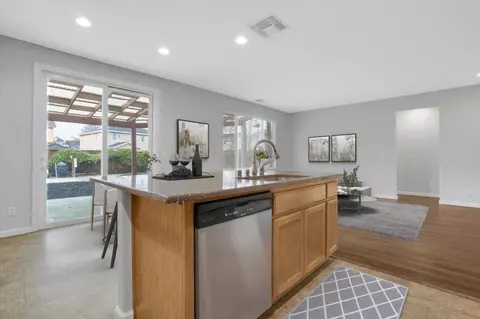 Kitchen - 901 Saffron Dr, Tracy, CA 95377 photo 6 of 6