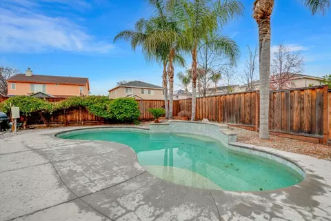 Exterior - 901 Saffron Dr, Tracy, CA 95377 photo 8 of 10