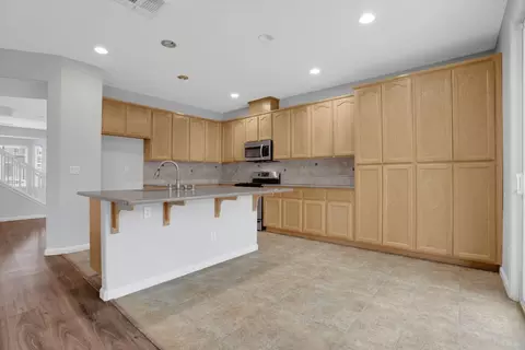 Kitchen - 901 Saffron Dr, Tracy, CA 95377 photo 1 of 6