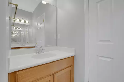 Bath - 901 Saffron Dr, Tracy, CA 95377 photo 3 of 6