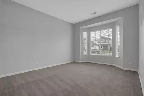 Living - 901 Saffron Dr, Tracy, CA 95377 photo 2 of 10