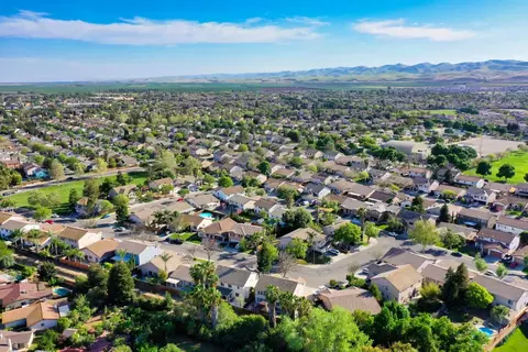540 Red Robin Dr, Patterson, CA 95363 photo 36