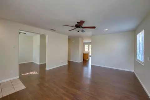 540 Red Robin Dr, Patterson, CA 95363 photo 5