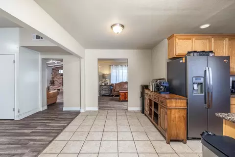 Entry Way - 1420 Thorsen Ave, Modesto, CA 95355 photo 2 of 4