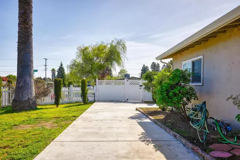 Exterior - 1420 Thorsen Ave, Modesto, CA 95355 photo 5 of 9