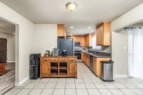 Kitchen - 1420 Thorsen Ave, Modesto, CA 95355 photo 2 of 2