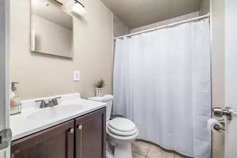 Bath - 1420 Thorsen Ave, Modesto, CA 95355 photo 1 of 2