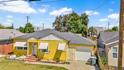 Exterior - 2112 6th St, Hughson, CA 95326 photo 3 of 18