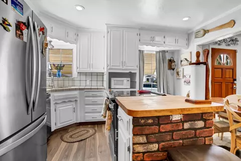Kitchen - 2112 6th St, Hughson, CA 95326 photo 2 of 3