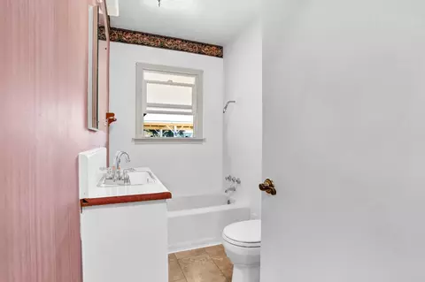 Bath - 2112 6th St, Hughson, CA 95326 photo 2 of 4
