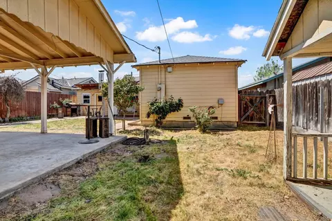Exterior - 2112 6th St, Hughson, CA 95326 photo 14 of 18