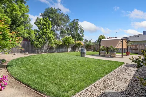 321 Columbia Dr, Lodi, CA 95240 photo 2