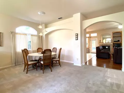 2434 Walnut Oaks Ln, Carmichael, CA 95608 photo 2