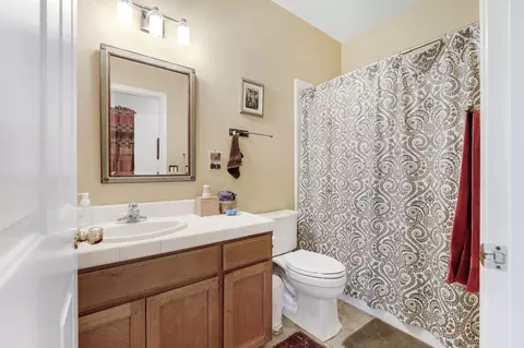 Bath - 250 Tern Pl, Davis, CA 95616 photo 2 of 2