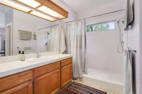 Bath - 250 Tern Pl, Davis, CA 95616 photo 1 of 2