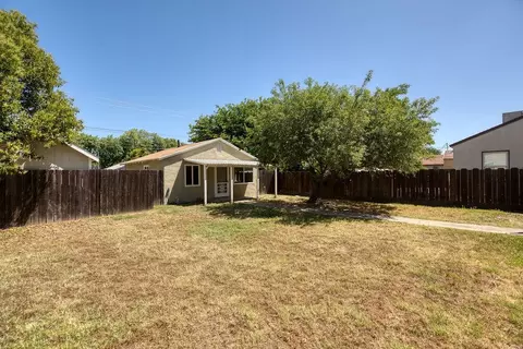1541 Pearl St, Modesto, CA 95350 photo 3