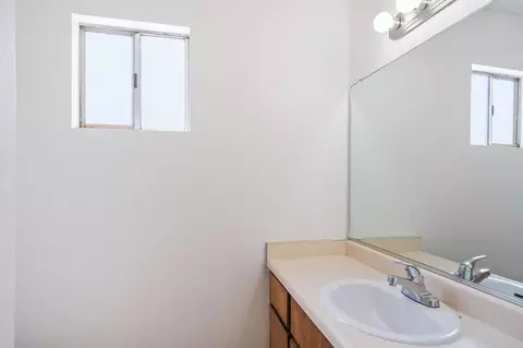 Bath - 1732 Heritage Dr, Merced, CA 95341 photo 2 of 3