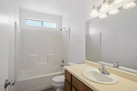 Bath - 1732 Heritage Dr, Merced, CA 95341 photo 3 of 3