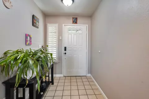 Entry Way - 2421 Black Walnut Dr, Modesto, CA 95355 photo 2 of 4