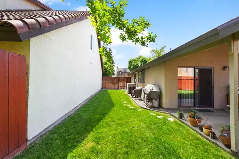 Exterior - 2421 Black Walnut Dr, Modesto, CA 95355 photo 4 of 5