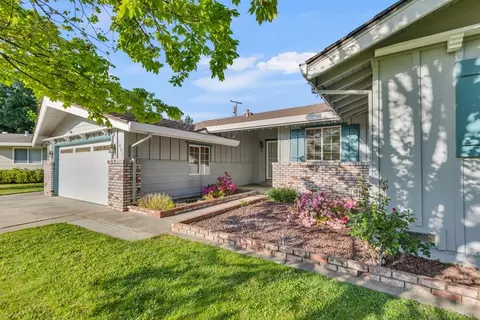 5808 Fernbrook Ct, Carmichael, CA 95608 photo 2