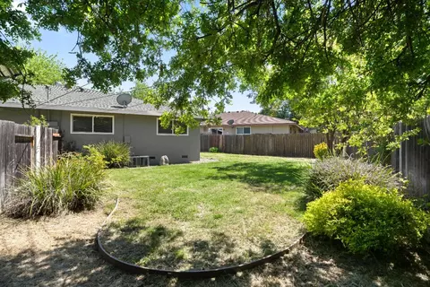 Exterior - 3115 Manand St, Carmichael, CA 95608 photo 7 of 12