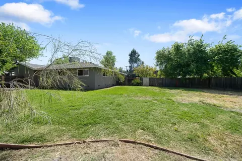 Exterior - 3115 Manand St, Carmichael, CA 95608 photo 10 of 12