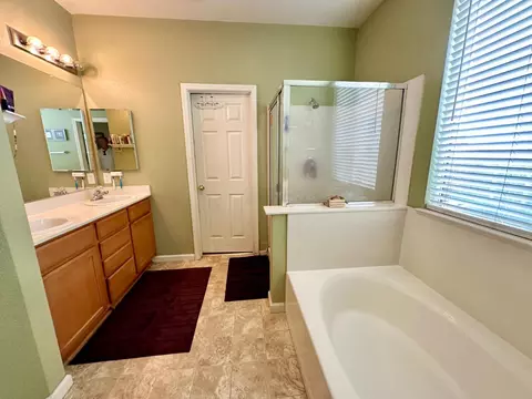Bath - 1206 Swan Dr, Patterson, CA 95363 photo 1 of 4