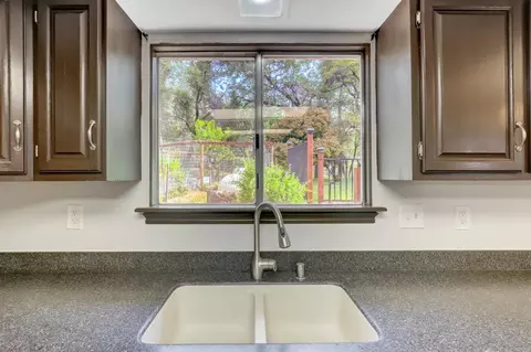 Kitchen - 18728 Norlene Way, Grass Valley, CA 95949 photo 3 of 6