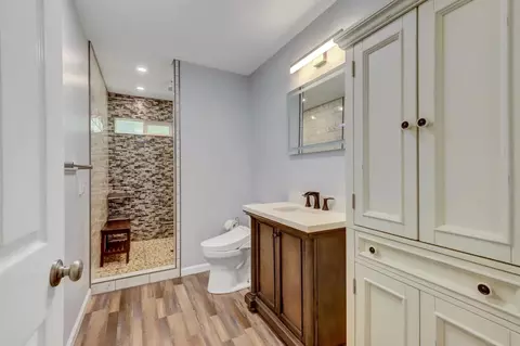 Bath - 18728 Norlene Way, Grass Valley, CA 95949 photo 4 of 5