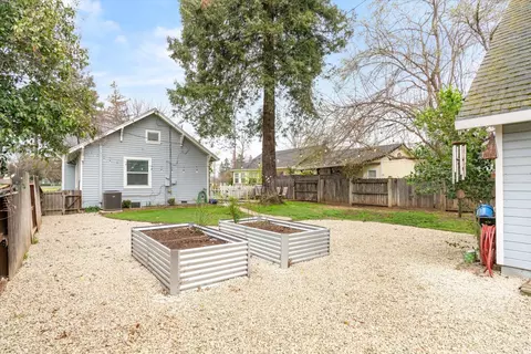 Exterior - 109 S Culver St, Willows, CA 95988 photo 10 of 15