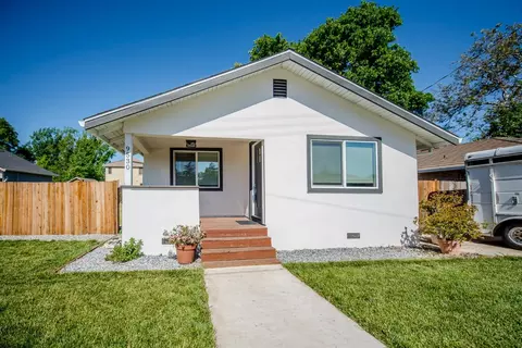 9530 Oak Grove Ave, Knights Landing, CA 95645