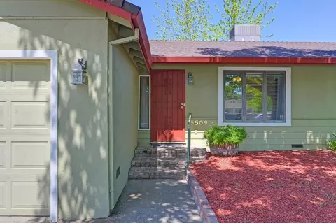 Exterior - 5509 Whitney Ave, Carmichael, CA 95608 photo 4 of 19