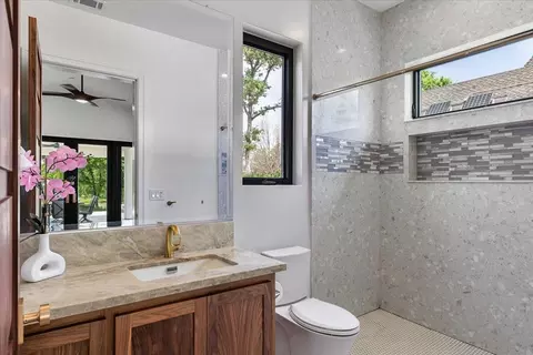 Bath - 285 Knolls Dr, Copperopolis, CA 95228 photo 8 of 10