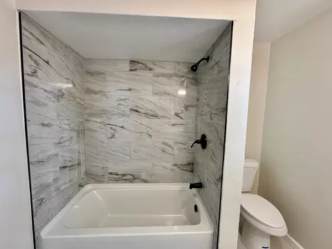 Bath - 2329 Miller Ave, Modesto, CA 95354 photo 3 of 5
