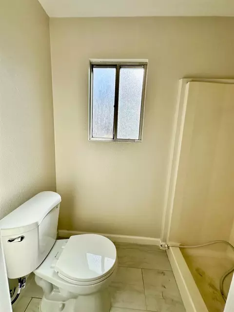 Bath - 2329 Miller Ave, Modesto, CA 95354 photo 5 of 5