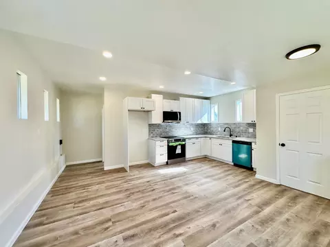Kitchen - 2329 Miller Ave, Modesto, CA 95354 photo 4 of 5