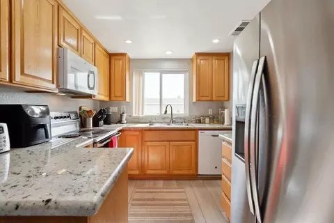 Kitchen - 455 Peerless Way #5, Tracy, CA 95376 photo 5 of 5